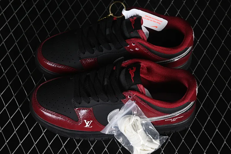 All categories Nk SB Dunk Series Nk SB Dunk Low High-end customized low-top sneakers Nike SB Dunk Low Year of the Horse limited edition Red Tan Black Silver High-end customized low-top casual sneakers SG6688-007